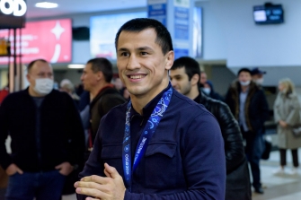 Встреча Романа Власова в аэропорту Толмачёво (Новосибирск) с чемпионата мира-2021 (13.10.2021)